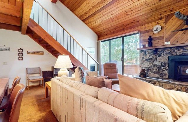 Snowflower #87 (2-Bedroom Condo) with Mountain view - Pets Allowed by RedAwning