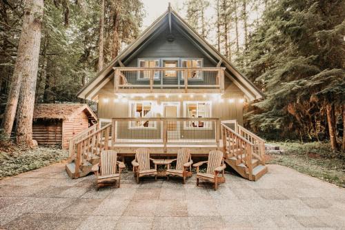 Snowline Cabin 49 - A Newly Remodeled Cabin Perfect for Your Family Retreat