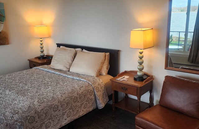 Snug Harbor Inn - Basic-Water 7 & 10