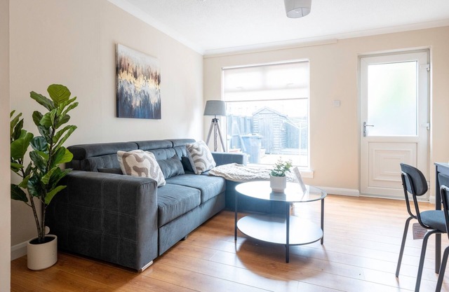 Snug Modern Home in Glasgow