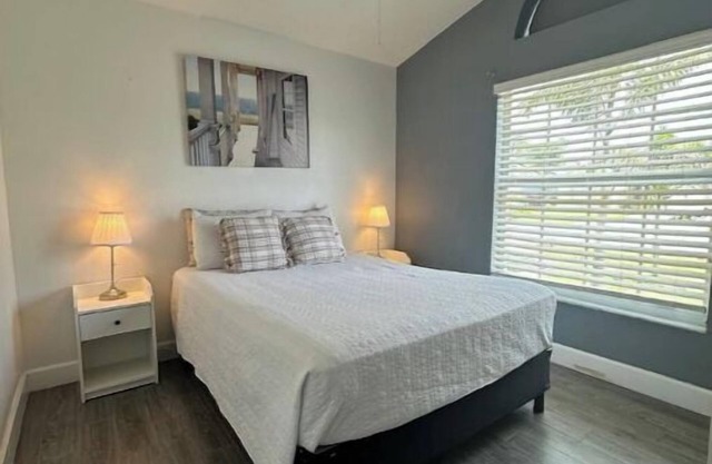 Snug Studio Near theme parks