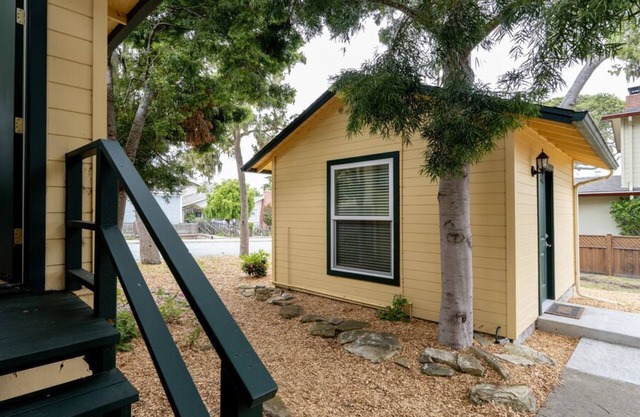 Snuggle Up - Pacific Grove Studio - Cozy Cottage