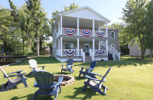 Soak in the expansive views and enjoy lakefront at Willow Avenue! **Hot Tub**