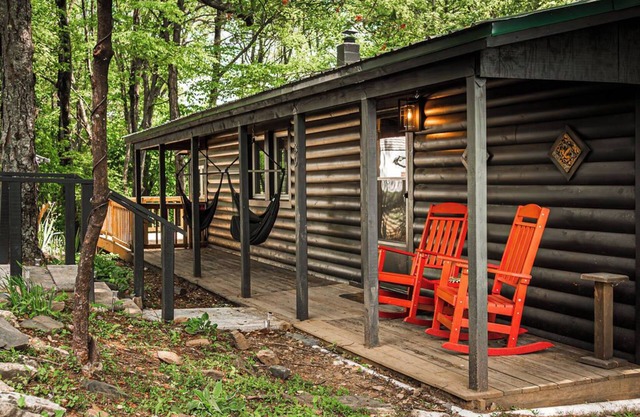 Soak in the Hot Tub @ County Top Cabin. Near I-77 and the Blue Ridge Parkway