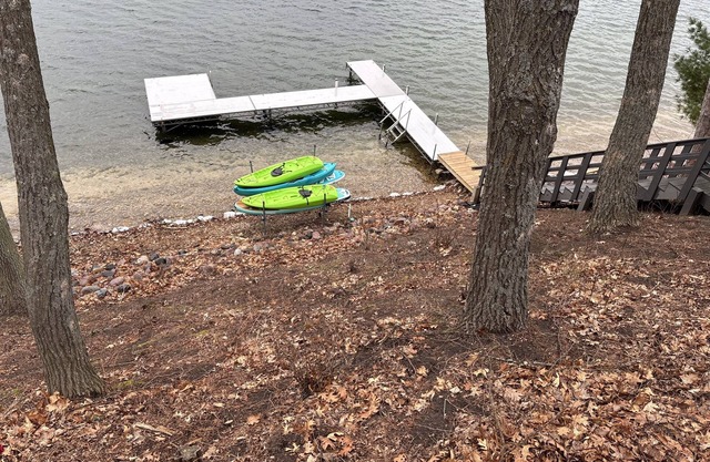Waterfront: Hot Tub, Large Pier, Kayaks, SUPs