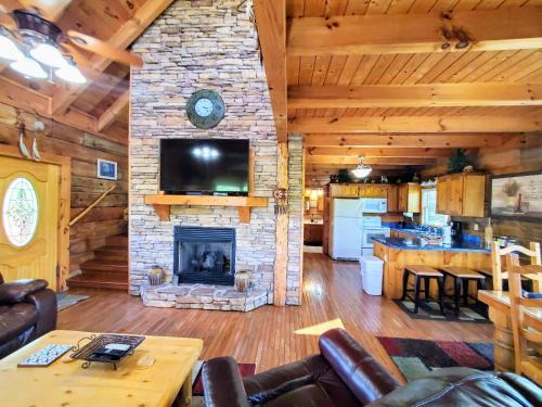 Soaring Eagle Family Cabin w Resort Pool Daily Free Tickets