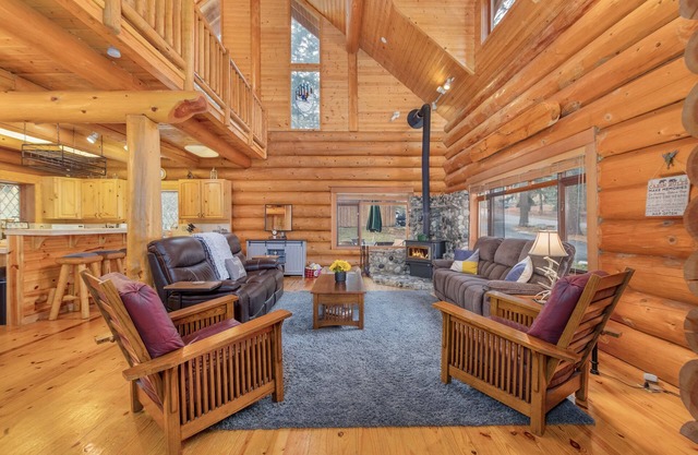 Soaring Pines Lodge-Log Cabin, Hot Tub, Pool Table