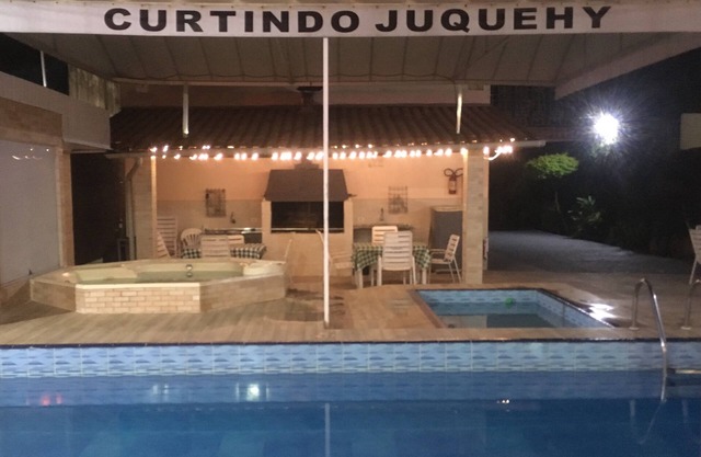 Sobradinho dans "Curtindo Juqüehy" avec jacuzzi, piscines et grillades