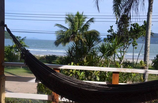 Sobrado pieds dans le sable, avec vue sur la plage de 180, balcon, 6 chambres et 3 salles de bains