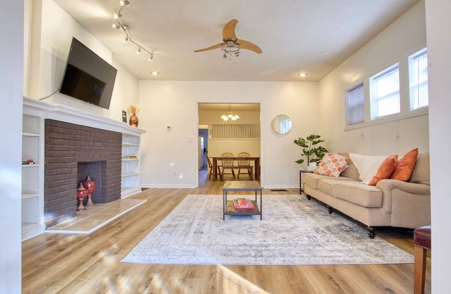 SoBro Bungalow - Office - Free Parking