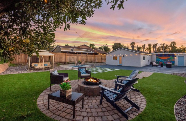 Socal Oasis Colorful home with amazing backyard, firepit & great location