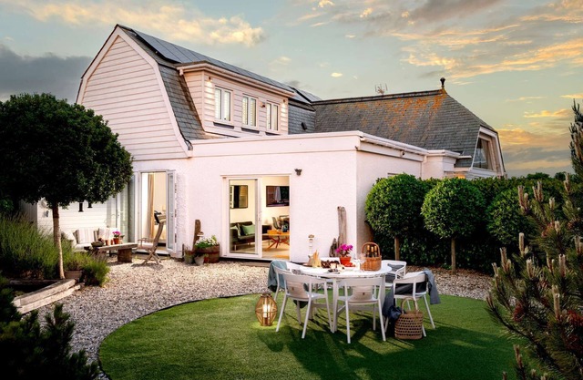 Sociable Open Plan entertaining.... and more....
