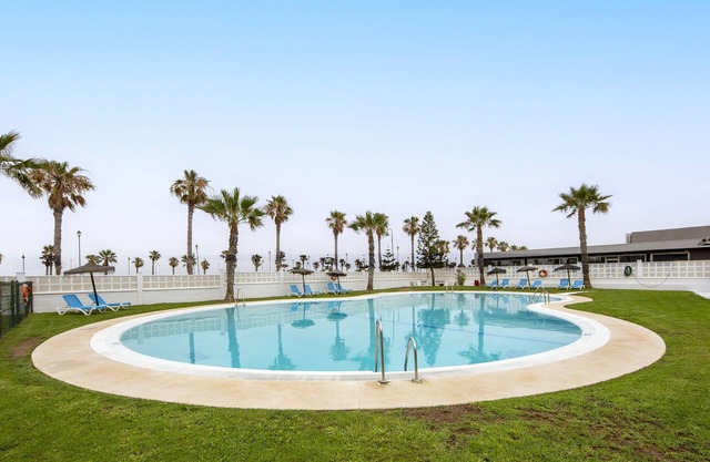 Sofie Seaview Apartment – Beachfront, Family-Friendly, with Pools and Gym