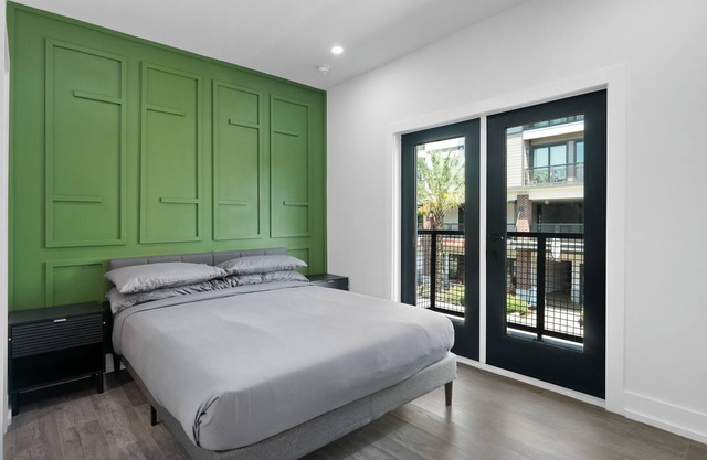 SoHo/Hyde Park Luxury 1 BR Apt