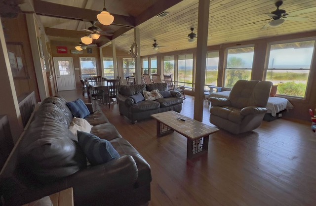 Sol et Terre - Easy Beach Access 6 Bdr House