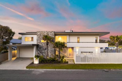 Solana - 5 Bedroom Luxury Beachside Escape in East Ballina