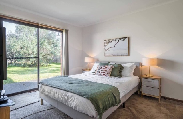 Solanders Retro Residence By the Beach Group Stay