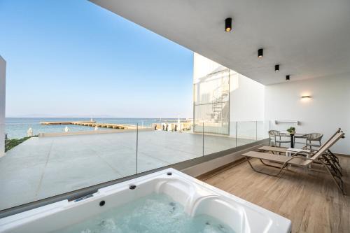 SoleLuna 1-On the Beach-Hot Tub-Smart Home