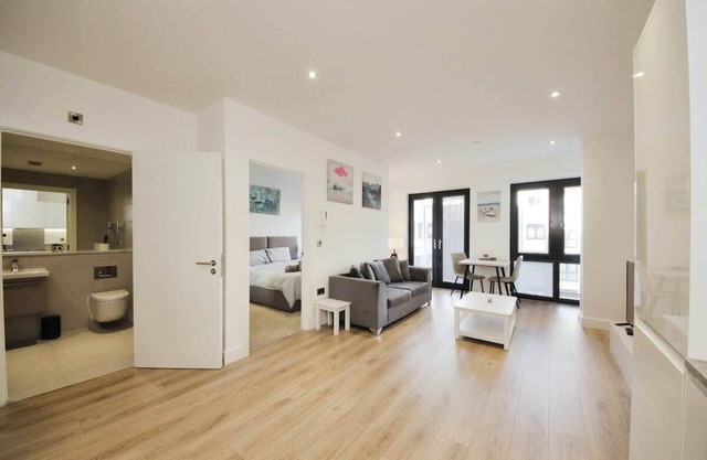 1 Bed apartment with Gym & Parking