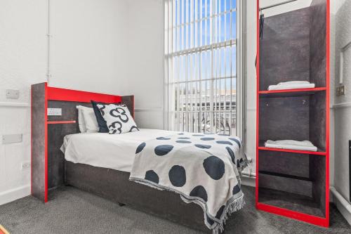 Solo Stay in Dudley Studio with Kitchen & Wi-Fi