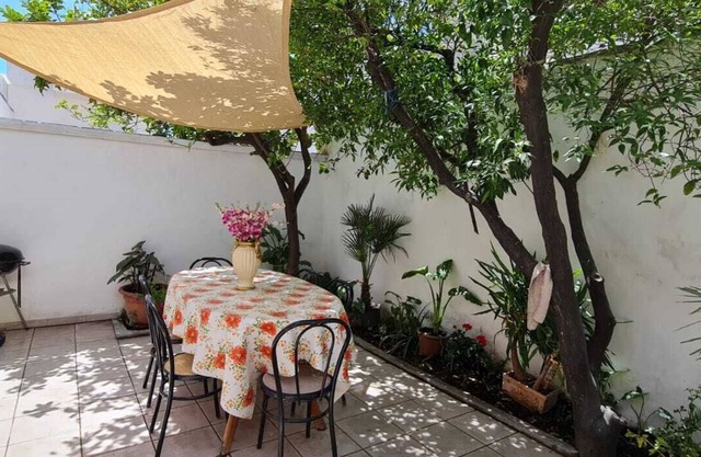Solution with private garden 150m from the beach.