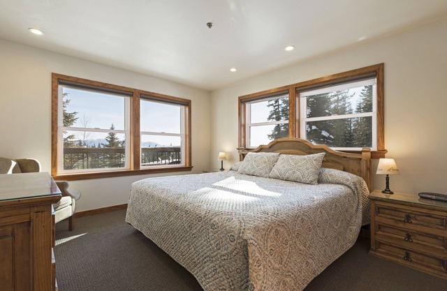 Certains des meilleurs accès directs au ski sur la montagne !! 2 chambres avec de belles vues sur la vallée !!