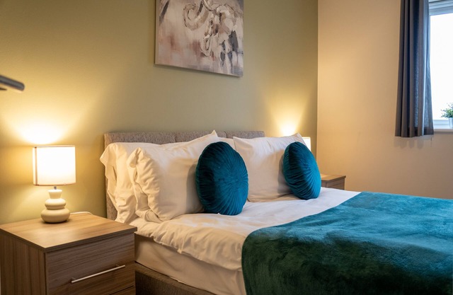 Somerset Walk, 2 Bed Apartment