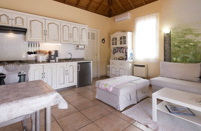 Something special ! Pool, trop. Garden, air conditioning, heating, LCD TV, WiFi, quiet, west
