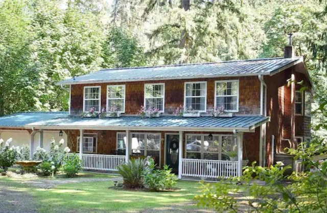 SomeTyme Place Cottage by the River