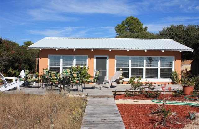 "Somewhere In The Sun" Cottage en bord de mer - Old Florida Style Hideaway