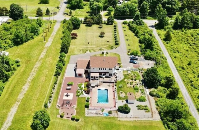 SonAra Retreat - Hot tub, pool, amazing mountain views, plus many amenities!