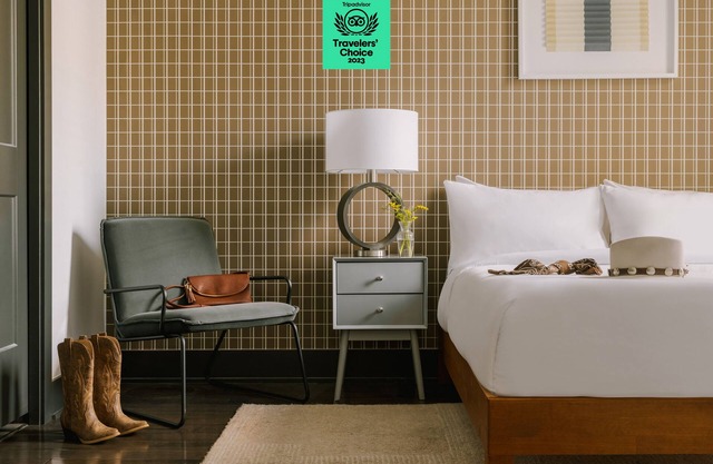 Sonder at Village 21 | Queen Studio Apartment w/ Balcony