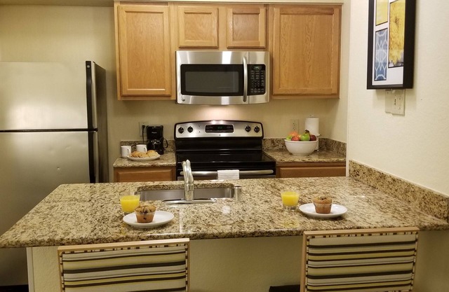 Sonesta Simply Suites Memphis East Poplar Pike ​