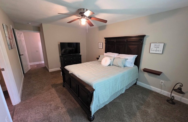 Soothing 3-bedroom house with AC in charming Columbus