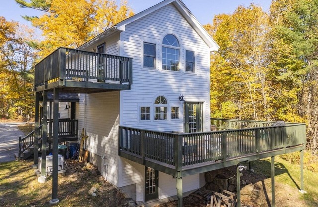 Soothing 4-bedroom house in charming Bethel surrounded by nature and wildlife.
