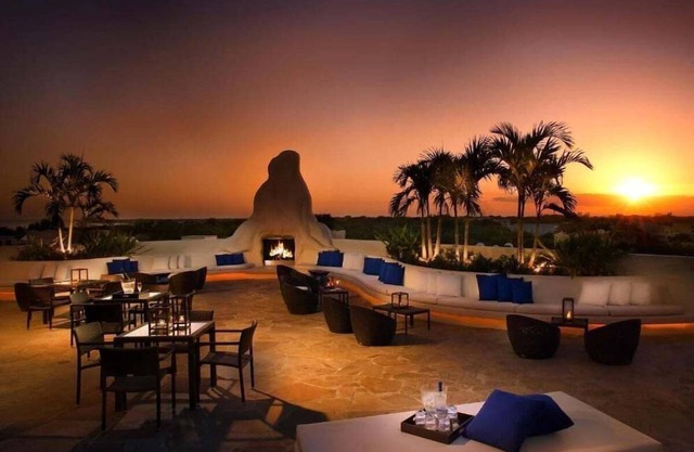 Soothing Escape w/ Rooftop Pool and Breakfast Options in Coconut Grove, 3 Rooms