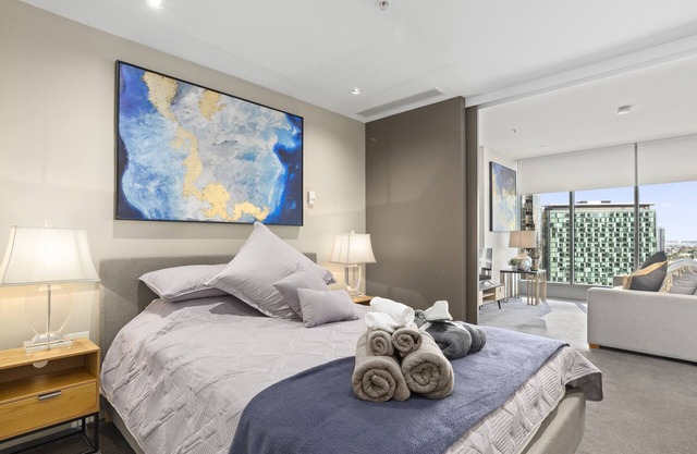 ✔Sophisticated Designer Condo W River & City Views
