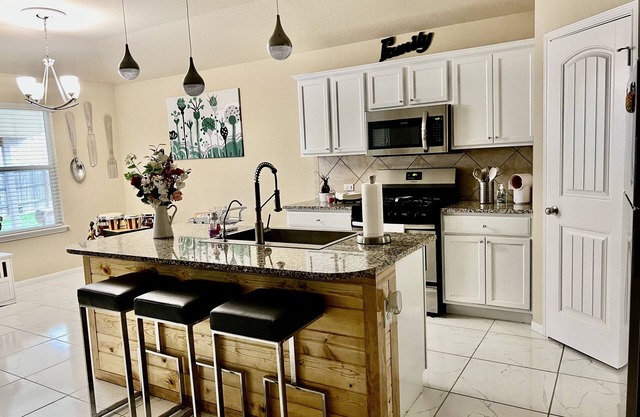SOSA'S FAMILY NICE ACCOMMODATION JUST 5 MINUTES FROM TESLA