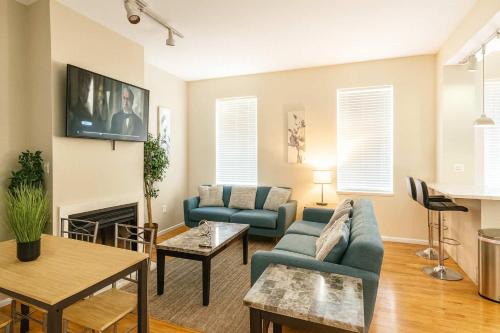 Soulard 2BR Balcony Free Parking Walk to Dining