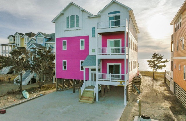 Soundfront 10BR/11BA home - Prime windsports access, private pool, hot tub ★★★★★