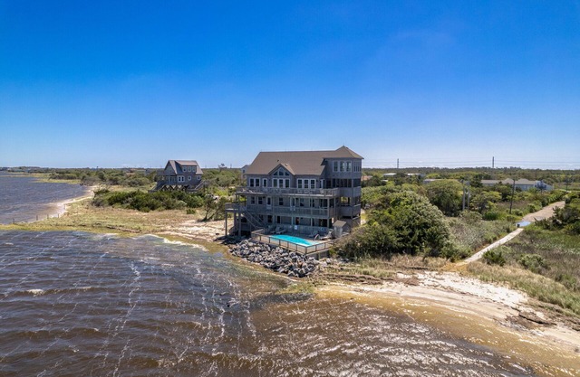 Soundfront w/Sandy Beach*Ideal for water sports*Pool *Elevator *Hot Tub