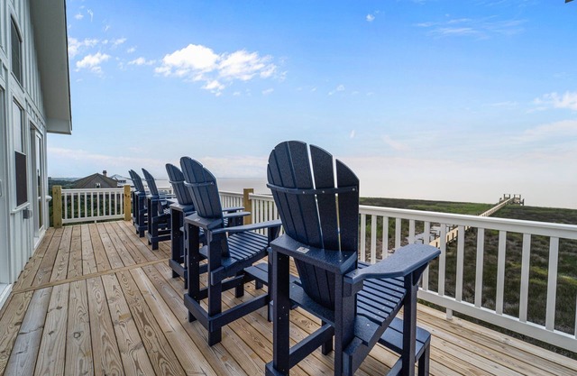 Soundfront home, private dock, pool, hot tub, theater, kiteboarding haven ★★★★★