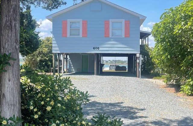 SoundSide Haven, 3 BR, 2 BA Cottage familial avec de magnifiques couchers de soleil