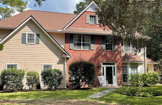 South Carolina Comfort! Lake golf view. Very private and quiet.