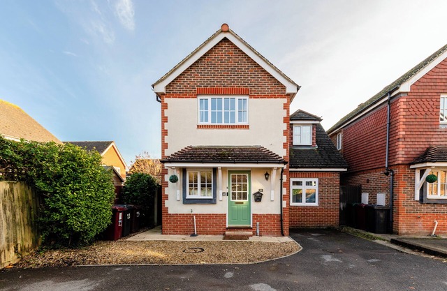 South Downs retreat house with free parking.