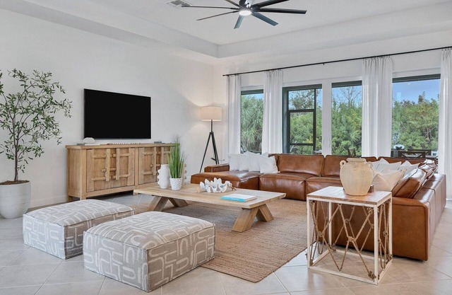 South Gulf Cove 3 Bedroom Private Home with Hot Tub