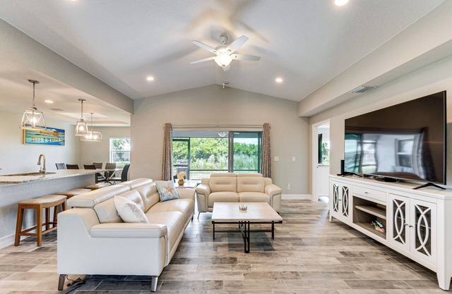 South Gulf Cove Retreat w/ Grill - 13 Mi to Beach!