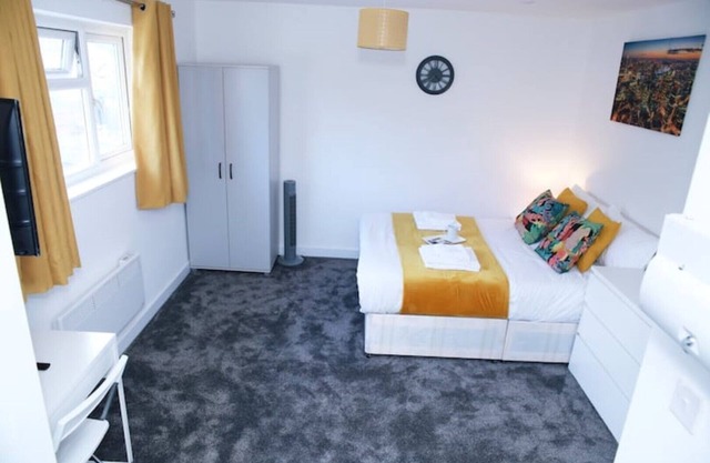 South Harrow Apartment With Free Parking