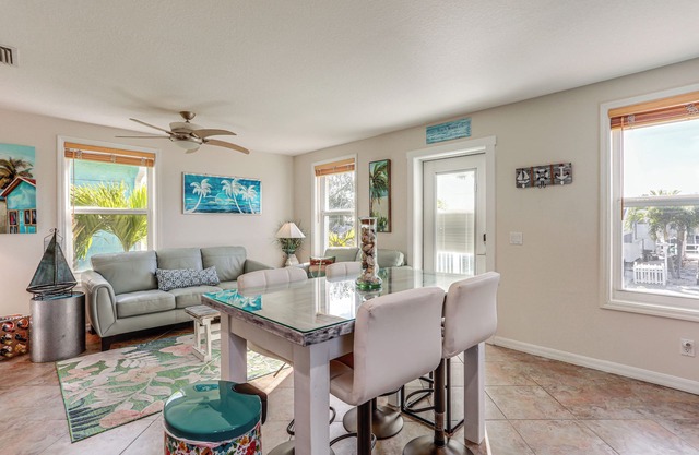 South Hutchinson Island Cottage w/ Beach Access!