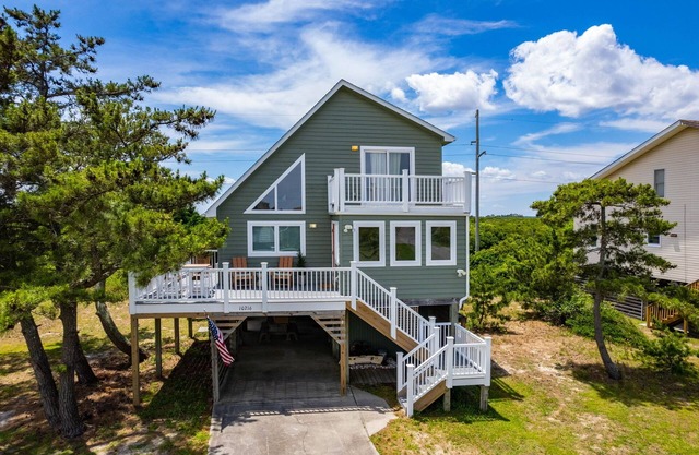 South Nags Head 3 Bed/2 Bath Home, Sleeps 8 - 4 Minutes to the beach!